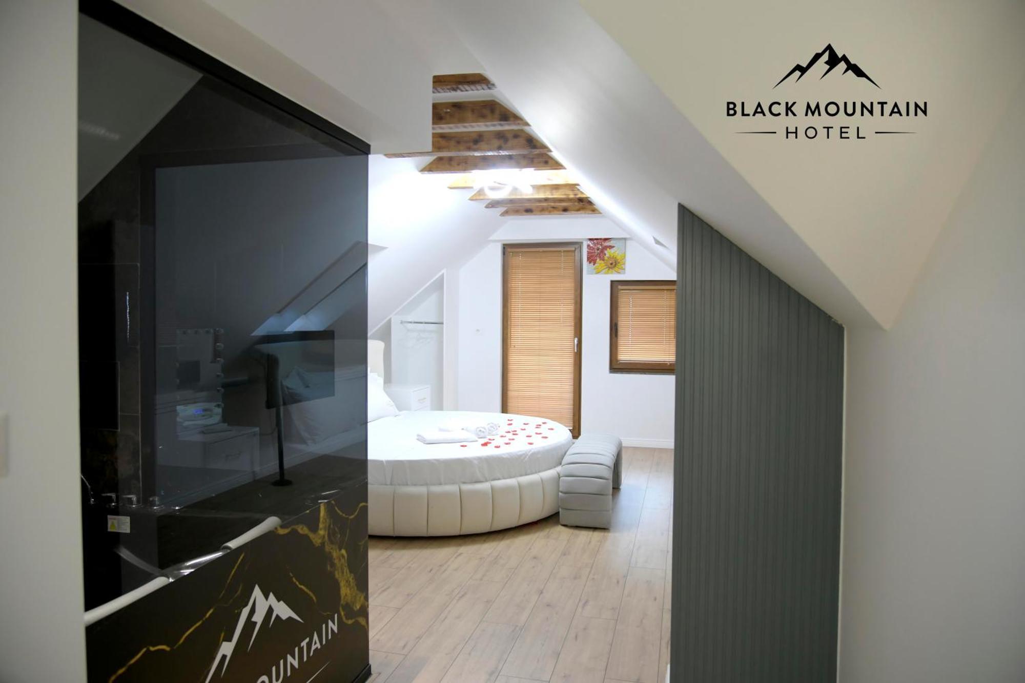 Blackmountain Hotel *