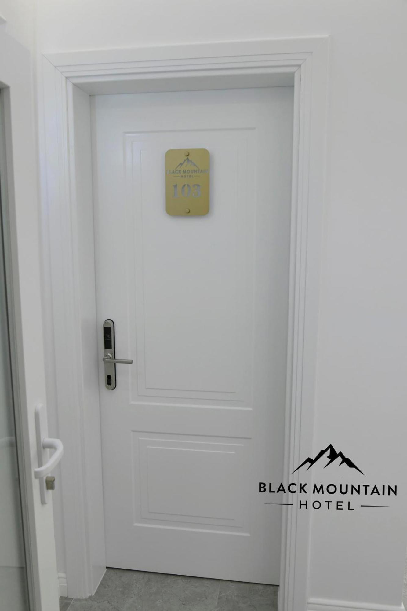 Blackmountain Hotel